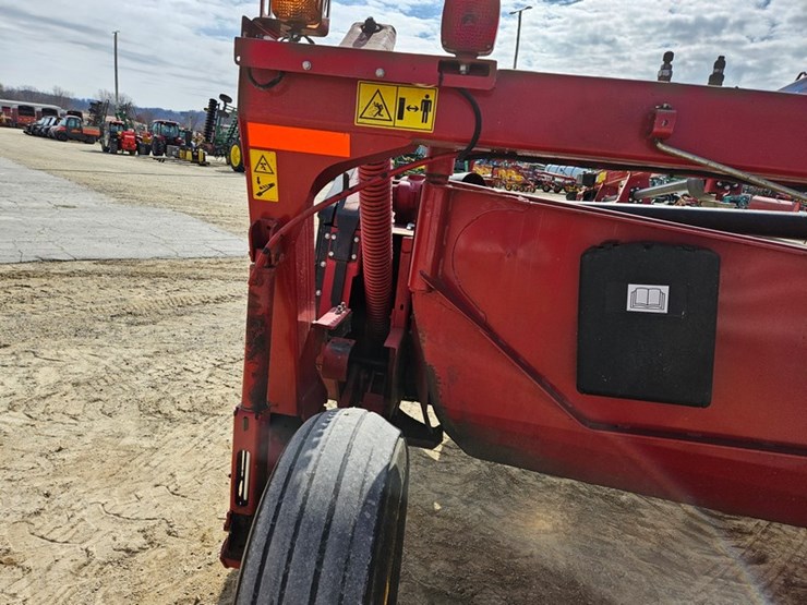 2019-new-holland-313-image-31