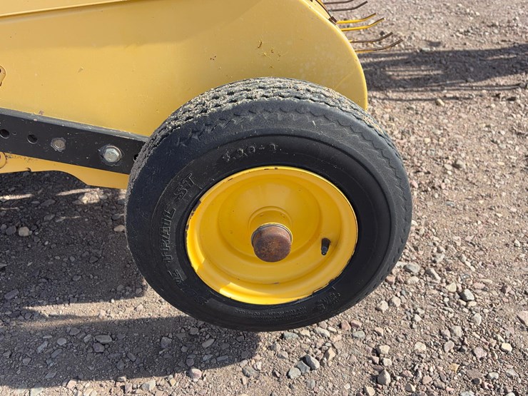 new-holland-br750-image-15