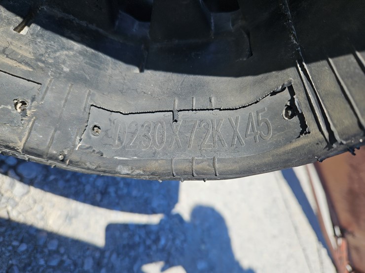 #205120-•-camoplast-230x48x70-tracks-image-2