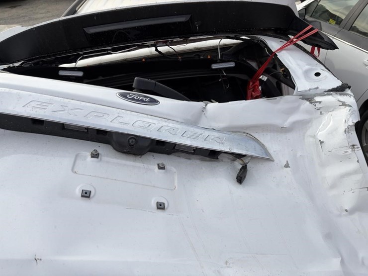 2021-ford-explorer-image-23