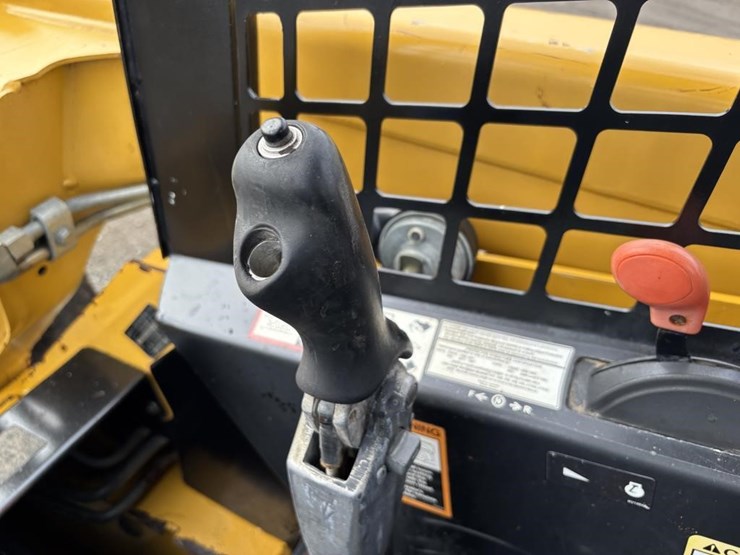 2006-john-deere-322-image-23