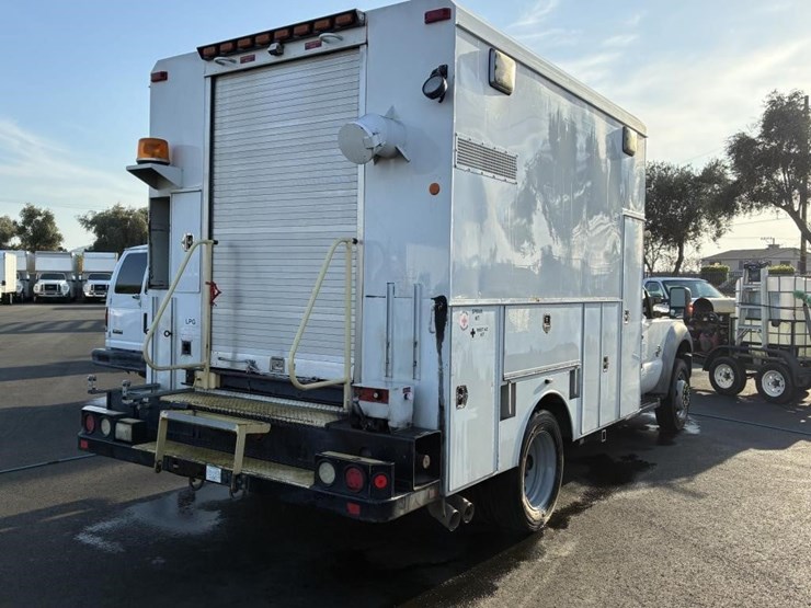 2011-ford-f550-image-3