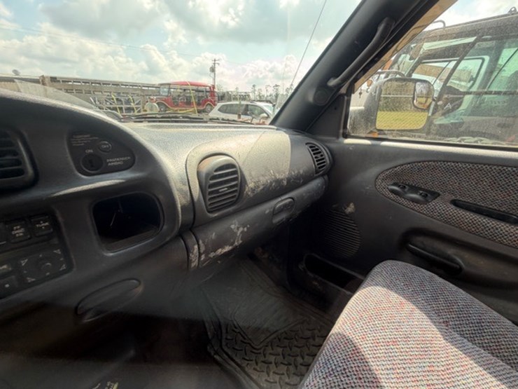 2002-dodge-ram-3500-image-40