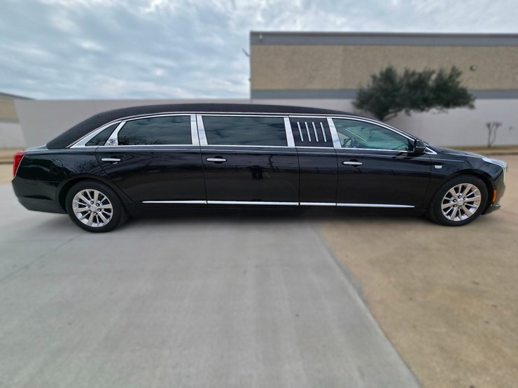 2019-cadillac-xts-stretch-limousine-for-sale,-s-and-s-coachbuilders,-70in,-7866-miles-image-10