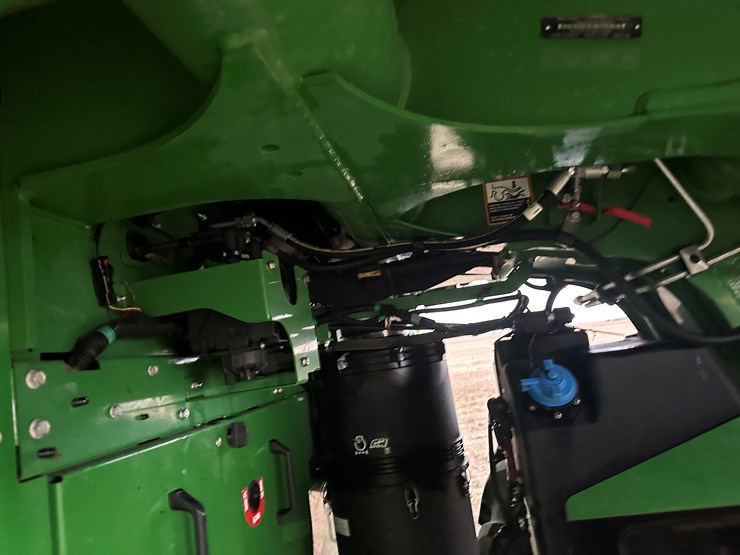 2021-john-deere-cp690-image-29