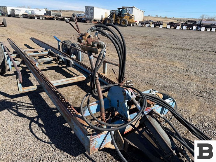 blueline-mfg.-16'-orchard-bin-trailer-image-8