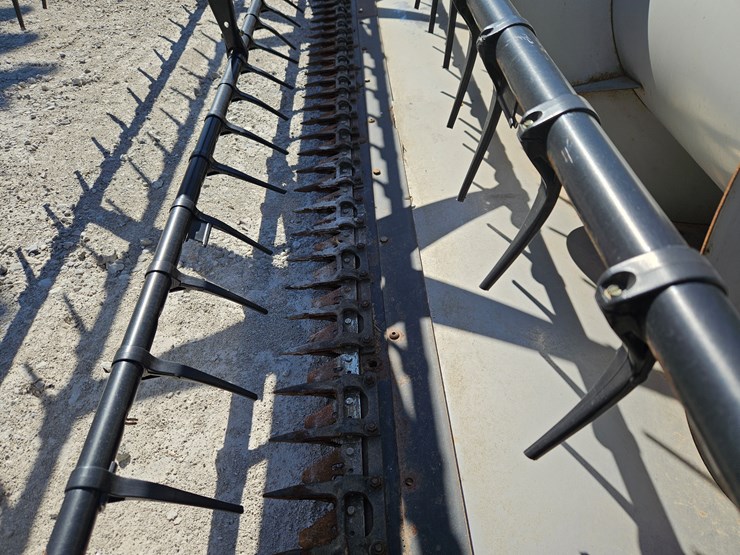 2005-gleaner-8000-image-11