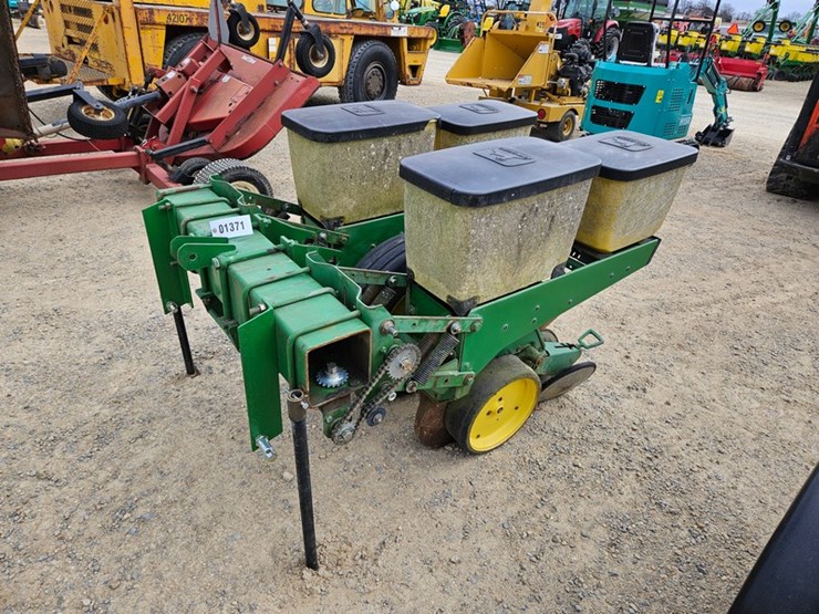 john-deere-7300-image-1