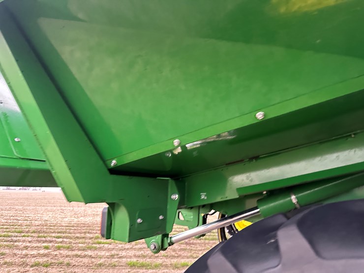 2021-john-deere-cp690-image-89
