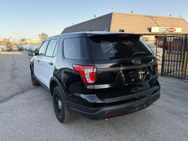 2018-ford-explorer-image-2