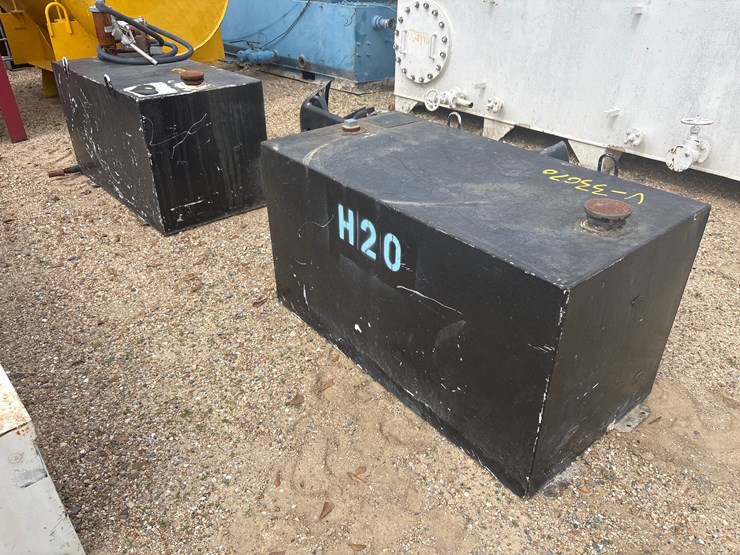 #1627-•-(2)-fuel-tanks---(1)-with-electric-pump-image-1