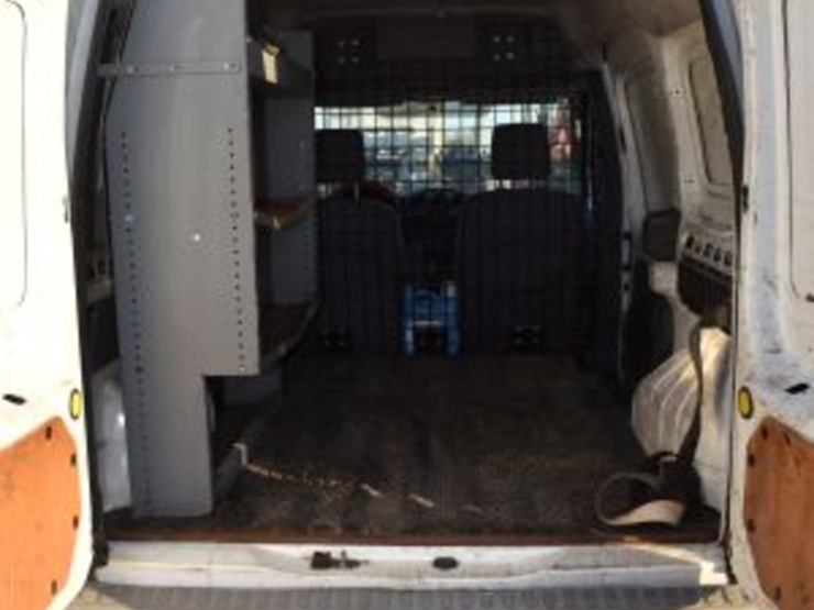 2010-ford-transit-image-8