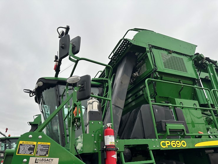 2021-john-deere-cp690-image-46