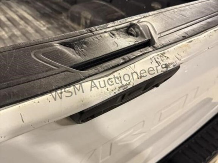 2020-chevrolet-silverado-3500hd-image-12