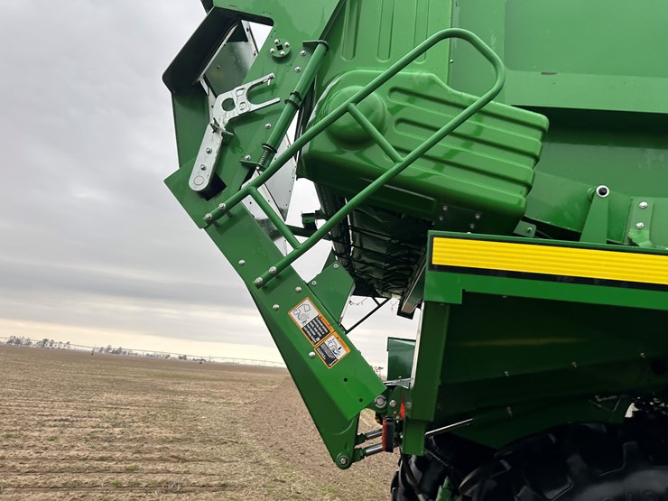 2021-john-deere-cp690-image-81