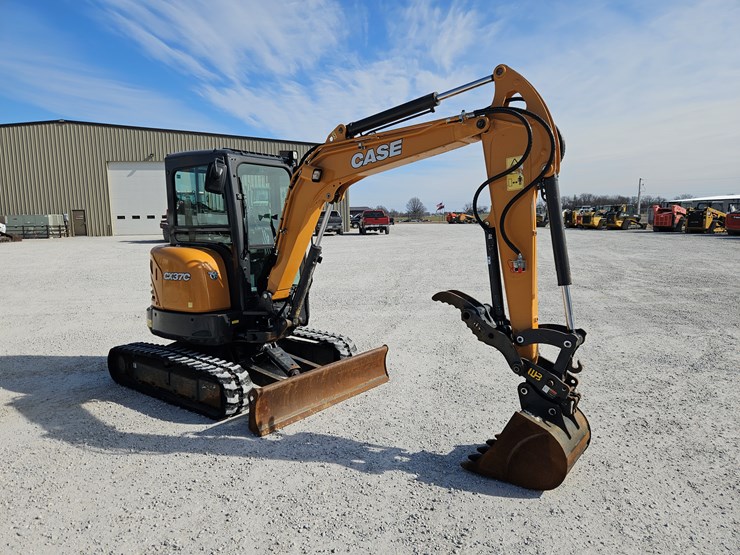 2019-case-cx37c-image-26