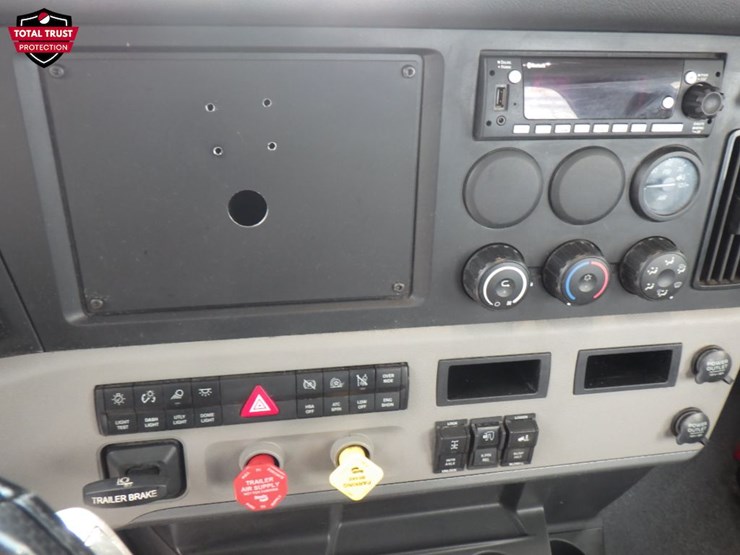 2022-freightliner-cascadia-116-image-16