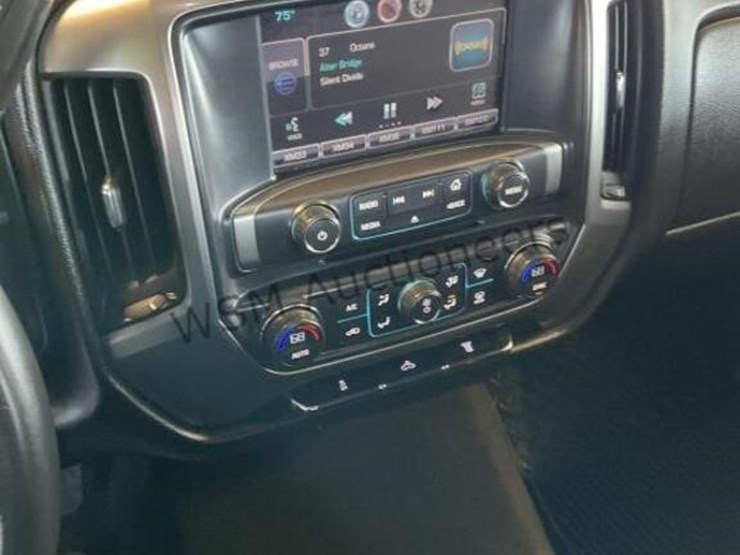 2015-chevrolet-silverado-2500hd-image-19