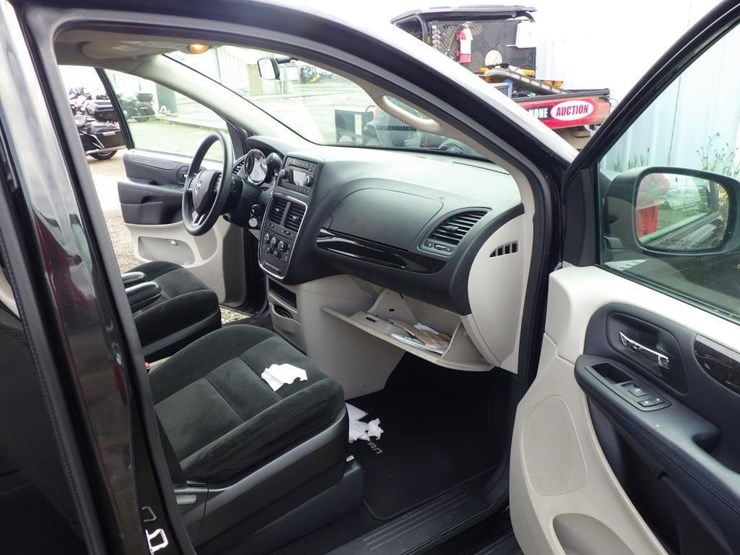 2016-dodge-grand-caravan-image-6