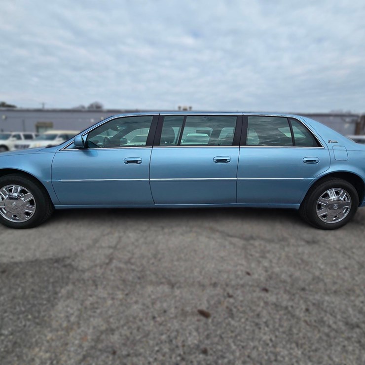 2006 Cadillac GM Superior Coach 6-Door Limousine - Only 21,567 Miles