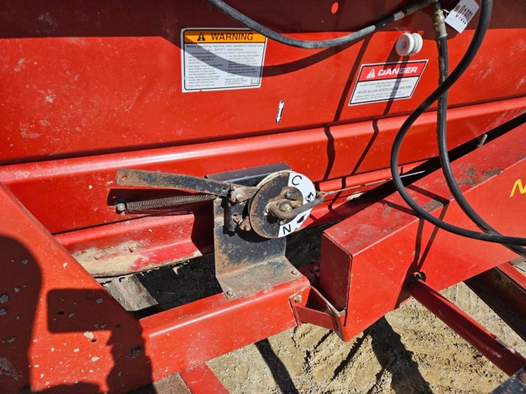 new-holland-195-image-12