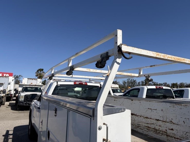 2016-chevrolet-2500-image-24