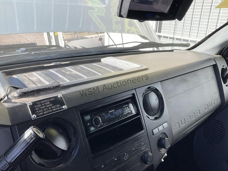 2015-ford-f550-image-21