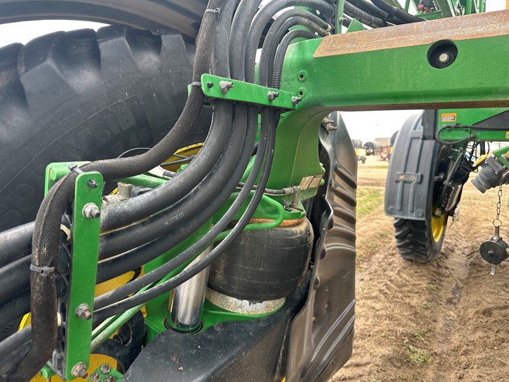 2021-john-deere-r4038-image-17