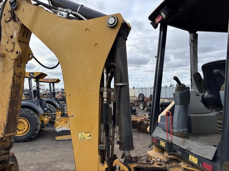 caterpillar-420f2-image-24