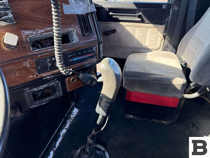 1992-freightliner-fld120-image-53