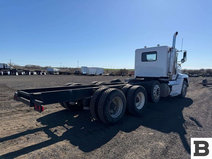 1992-freightliner-fld120-image-6