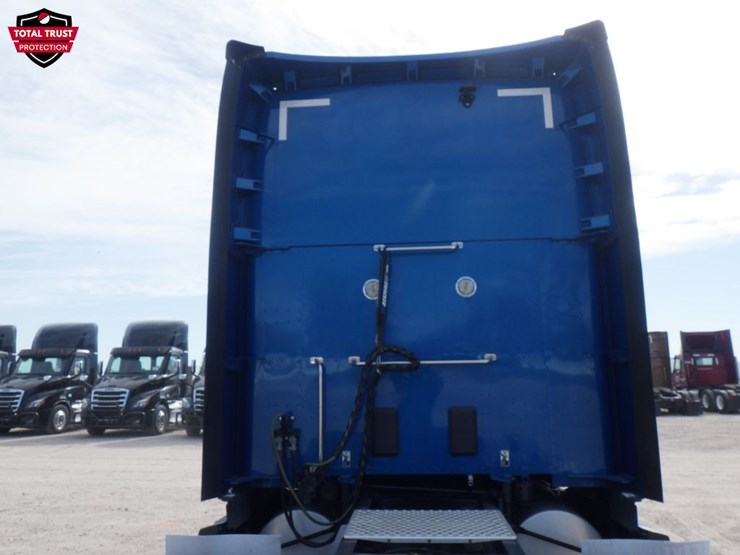 2023-kenworth-t680-image-11