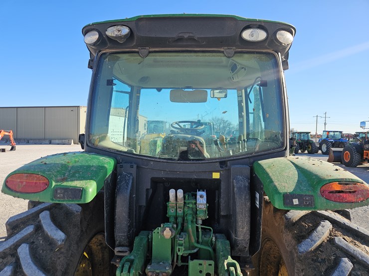 2016-john-deere-6110r-image-12