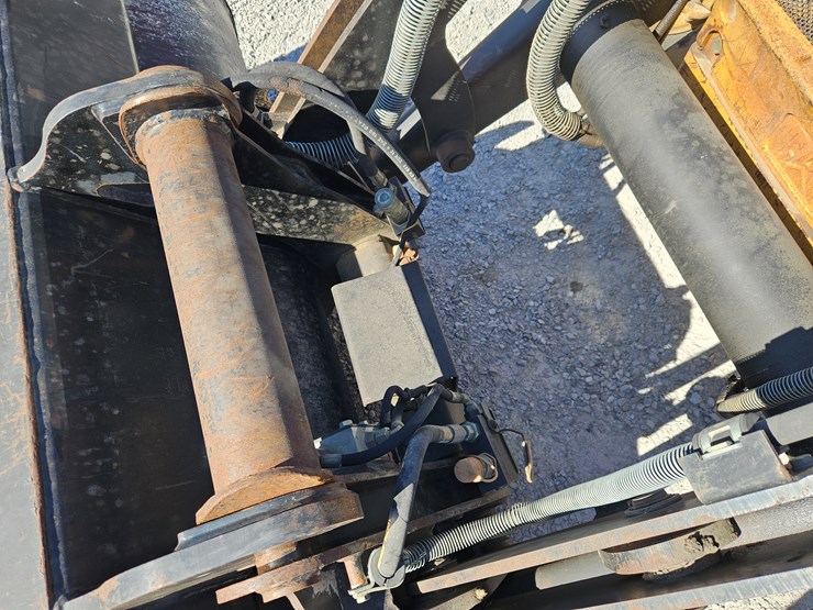 2004-caterpillar-420d-image-5