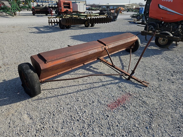 #203935-•-international-fert-spreader-image-1