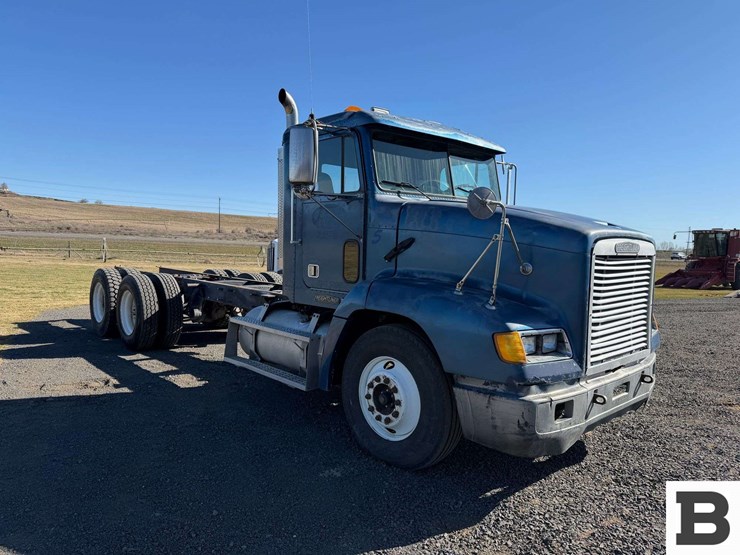 1995-freightliner-fld112-image-7