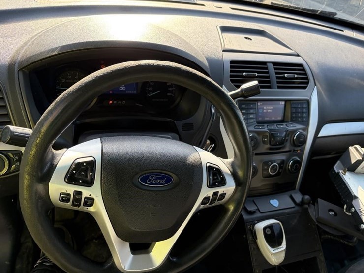 2015-ford-explorer-image-14