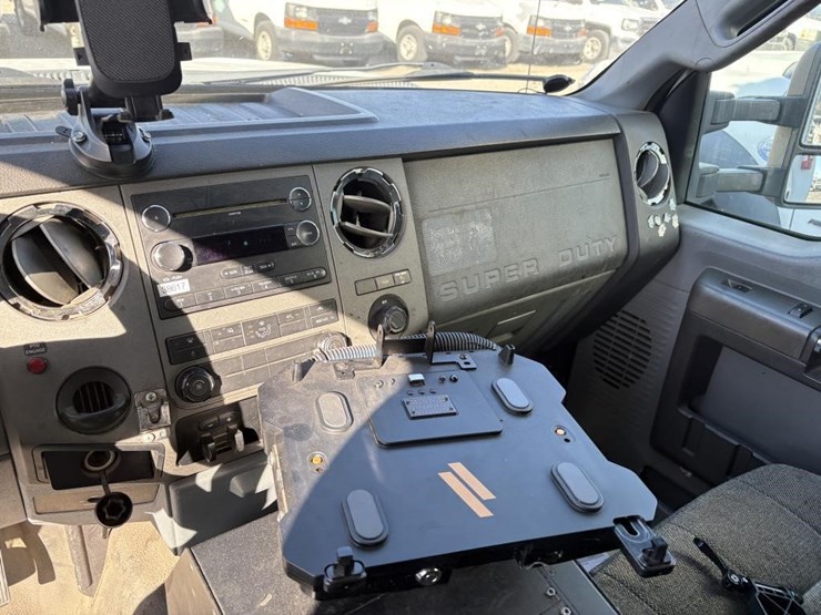 2011-ford-f550-sd-image-13