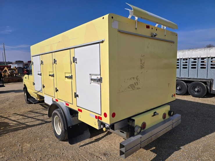 2018-ford-e450-image-2