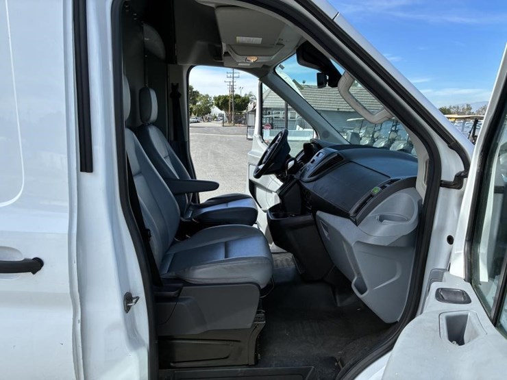 2015-ford-transit-image-10