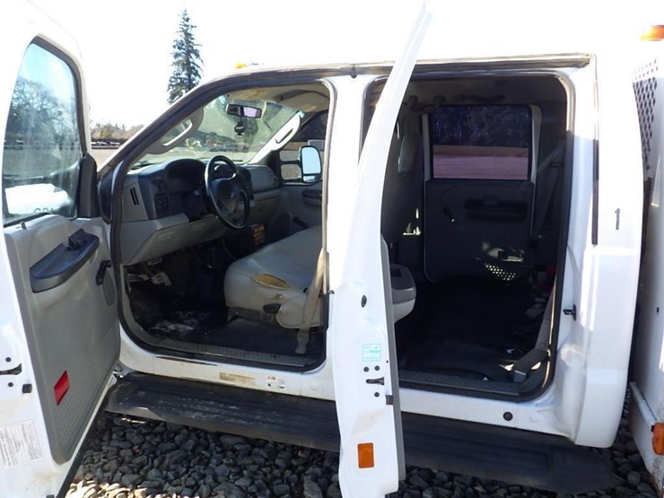 2006-ford-f550-image-25