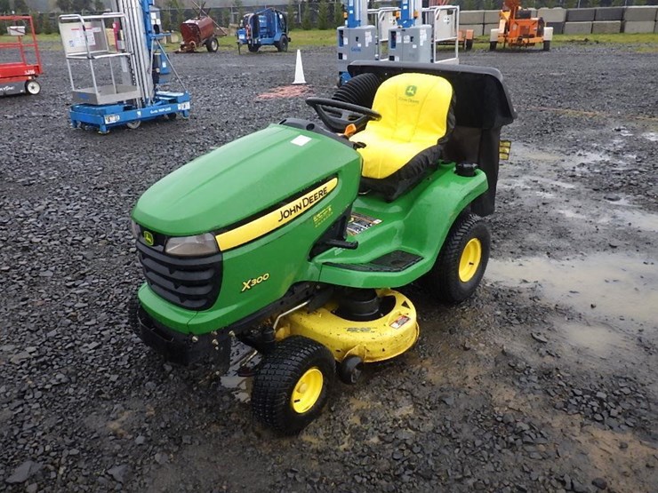 john-deere-x300-image-1