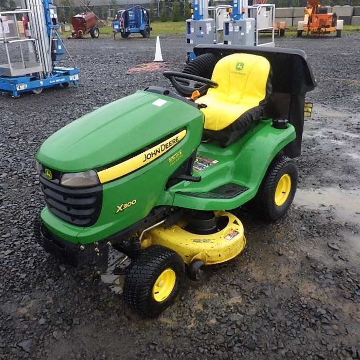 JOHN DEERE X300