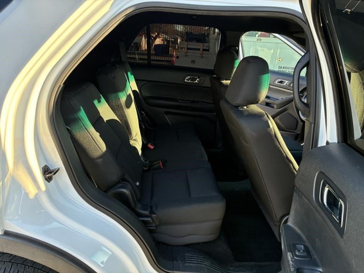 2016-ford-explorer-image-9