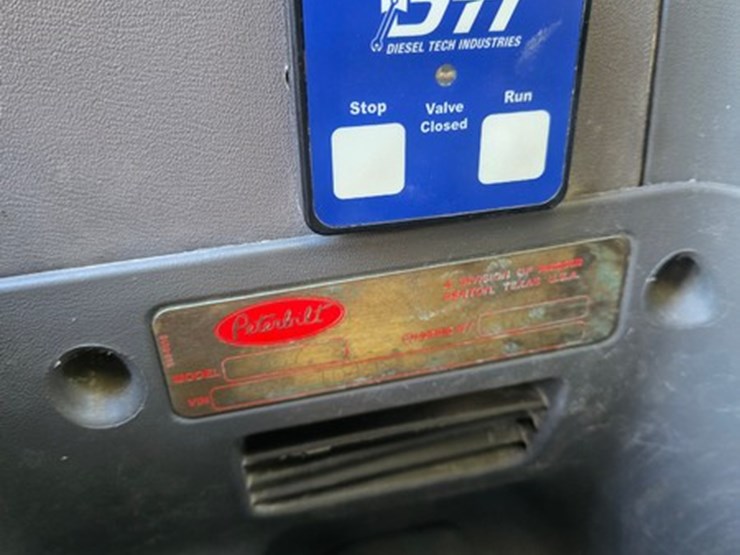 2010-peterbilt-367-image-34