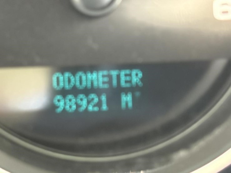 2011-chevrolet-2500-image-9