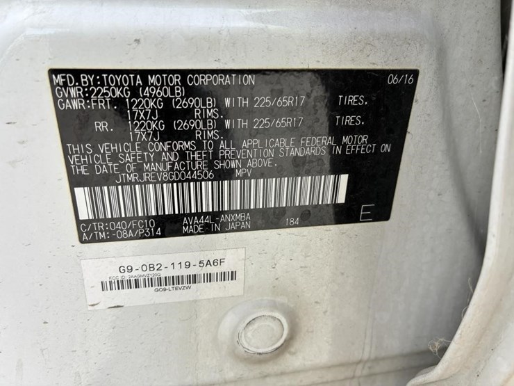 2016-toyota-rav4-image-19