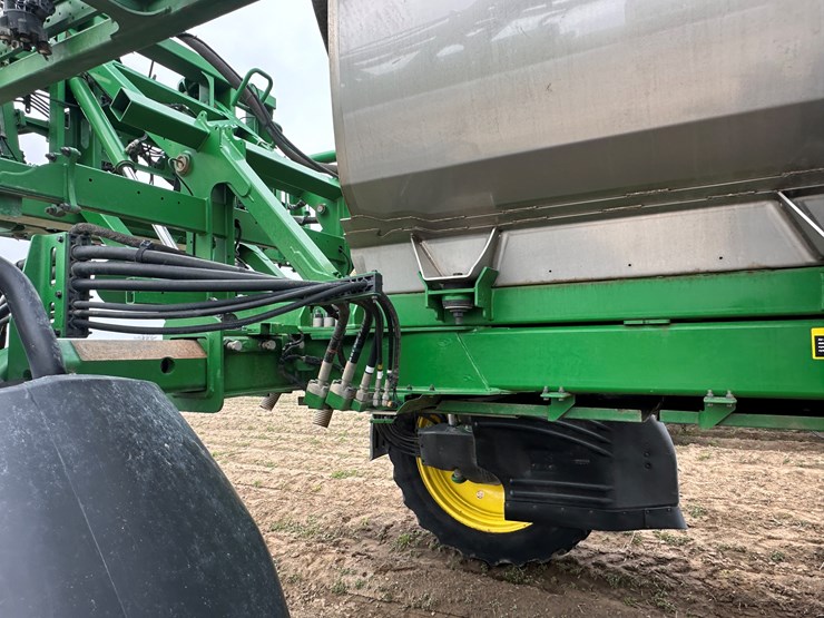 2021-john-deere-r4044-image-71