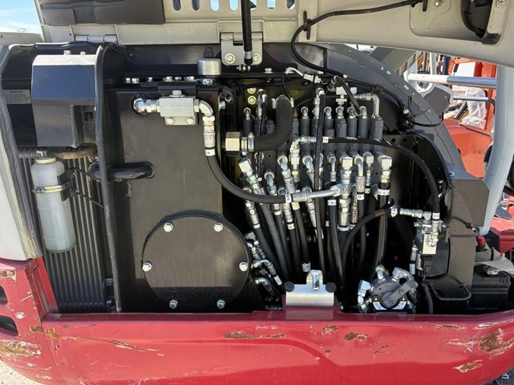 2021-takeuchi-tb230-image-22