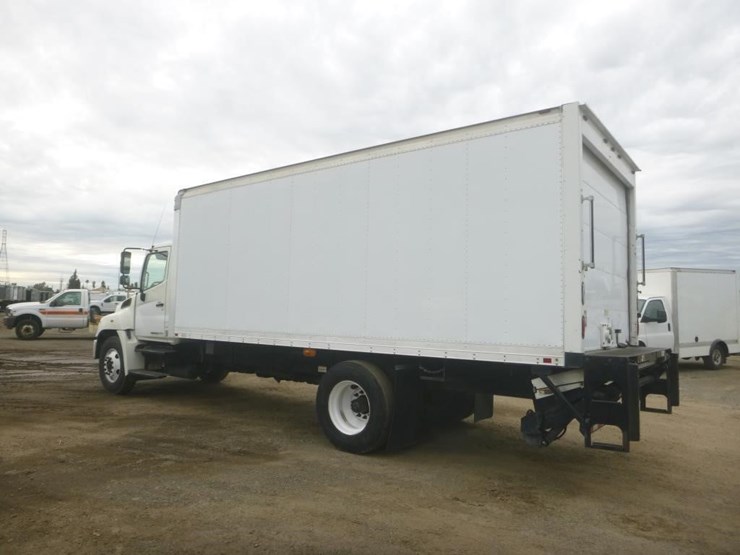 2013-hino-268-image-4